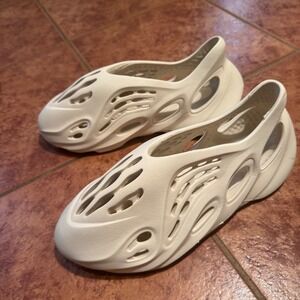 Yeezy Foam RNR Shoes YZY Foam Runner Slip On Clogs Sand Color Size 10 US